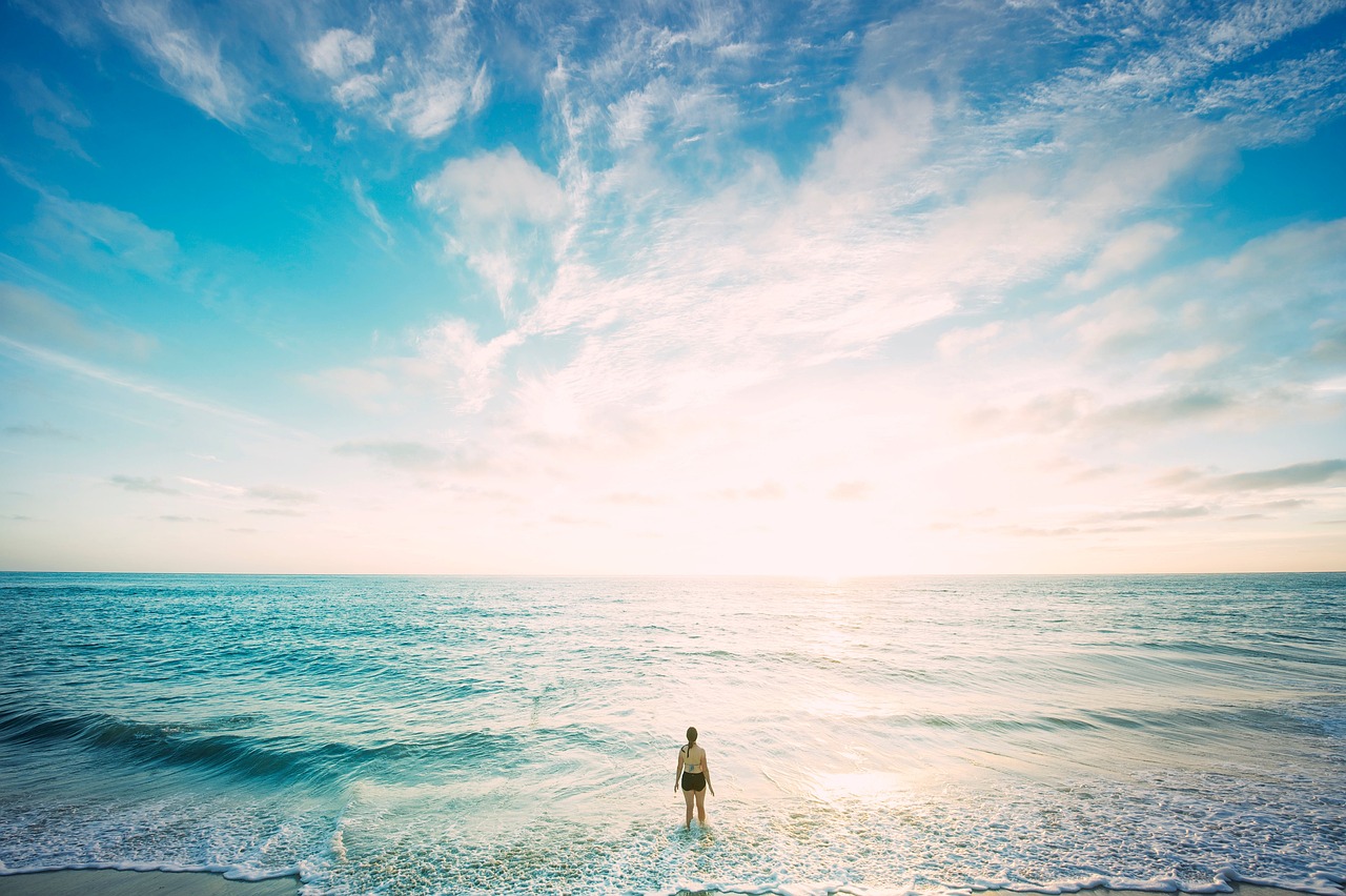 beach, woman, horizon-1850250.jpg